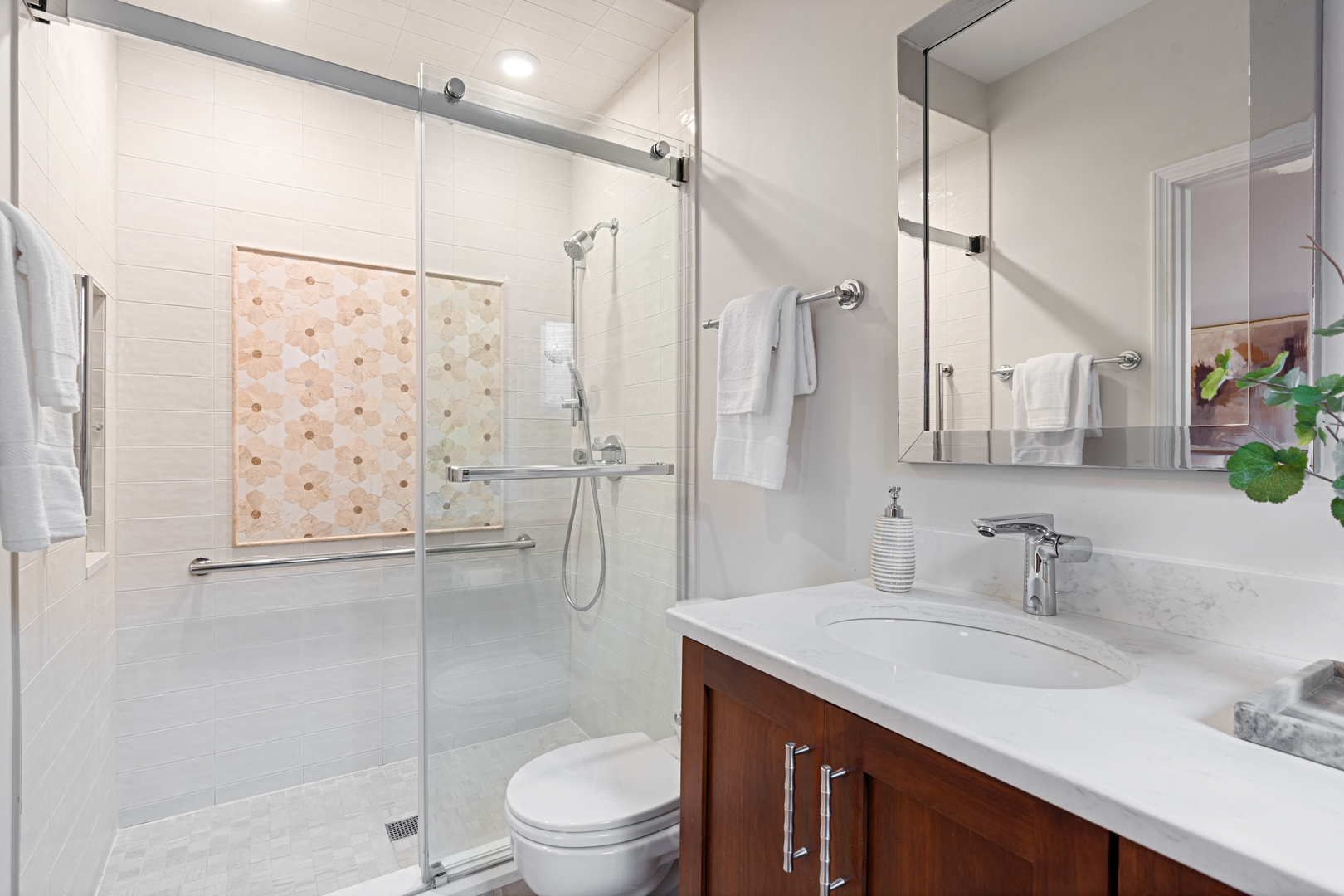 4048 N CLARK Street Unit: D
