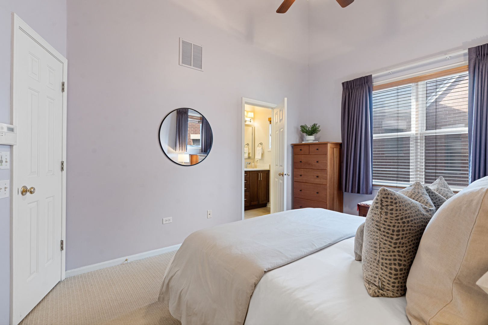4048 N CLARK Street Unit: D