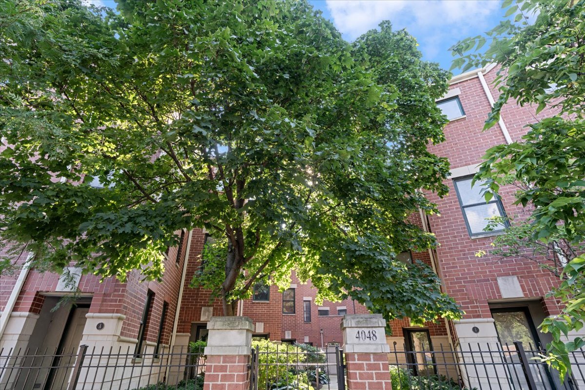 4048 N CLARK Street Unit: D