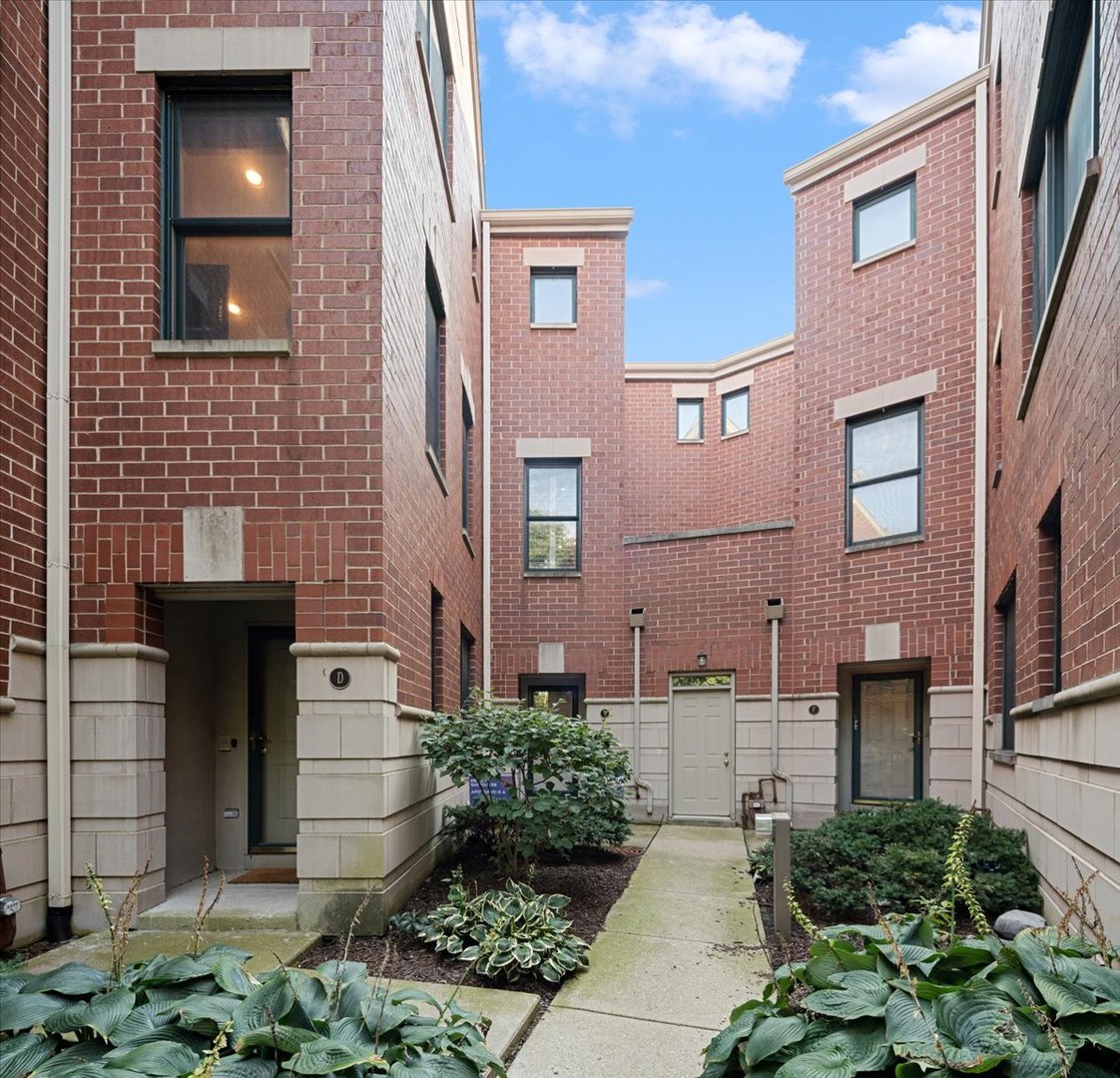 4048 N CLARK Street Unit: D