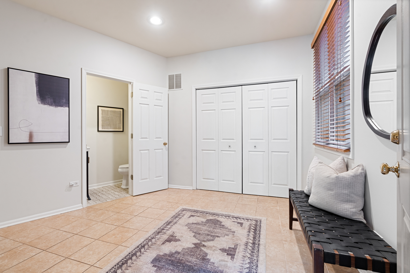 4048 N CLARK Street Unit: D