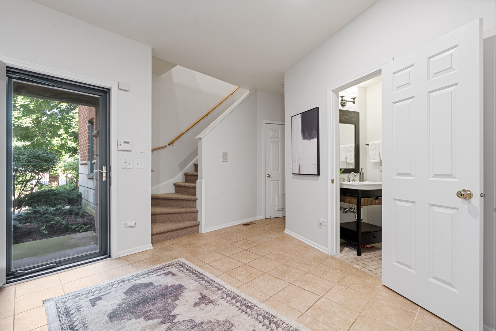4048 N CLARK Street Unit: D
