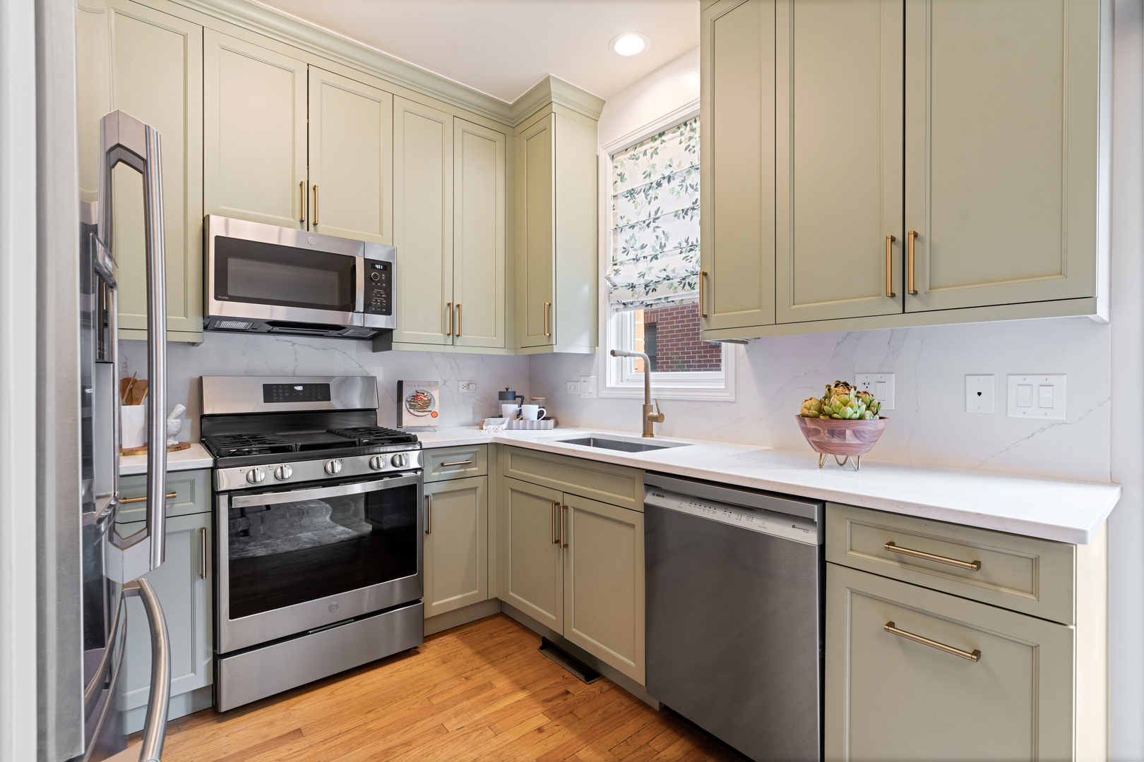 4048 N CLARK Street Unit: D