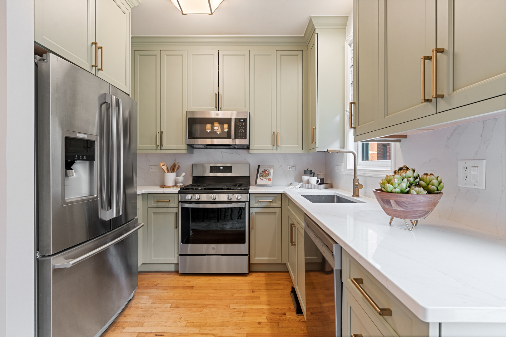 4048 N CLARK Street Unit: D