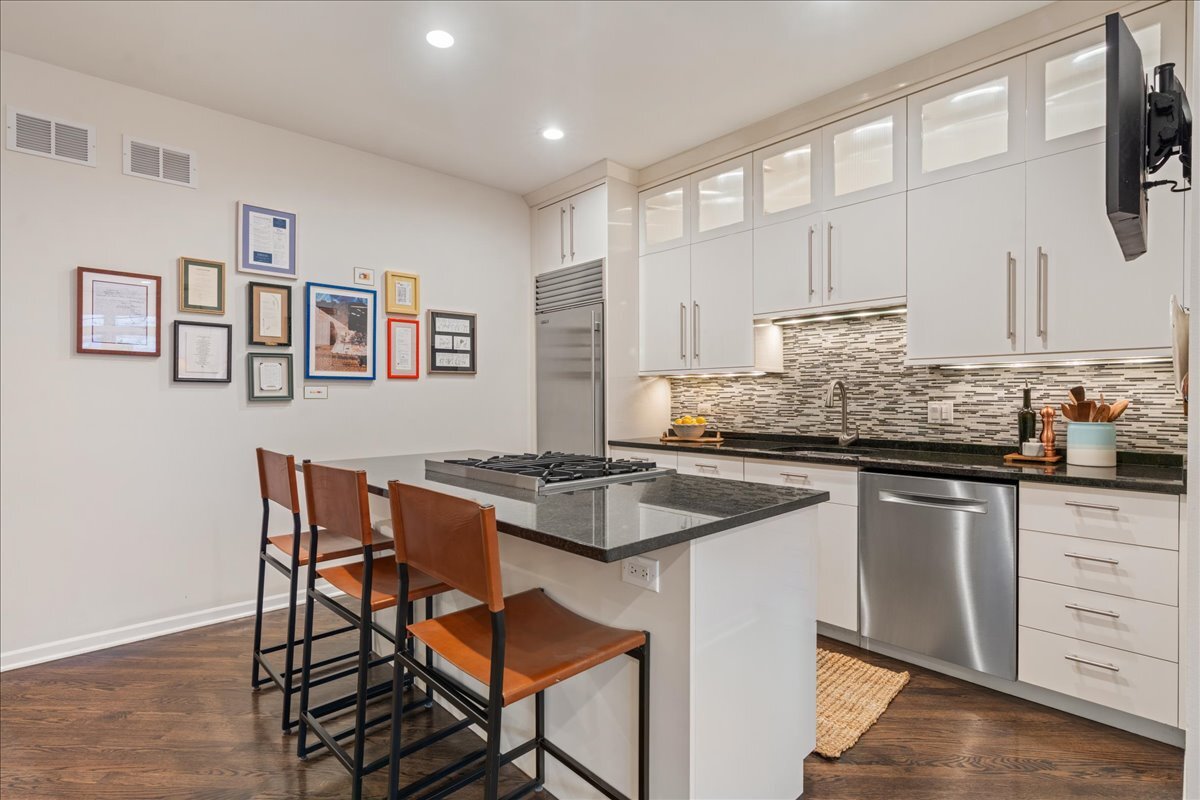 859 W Wrightwood Avenue Unit: 1
