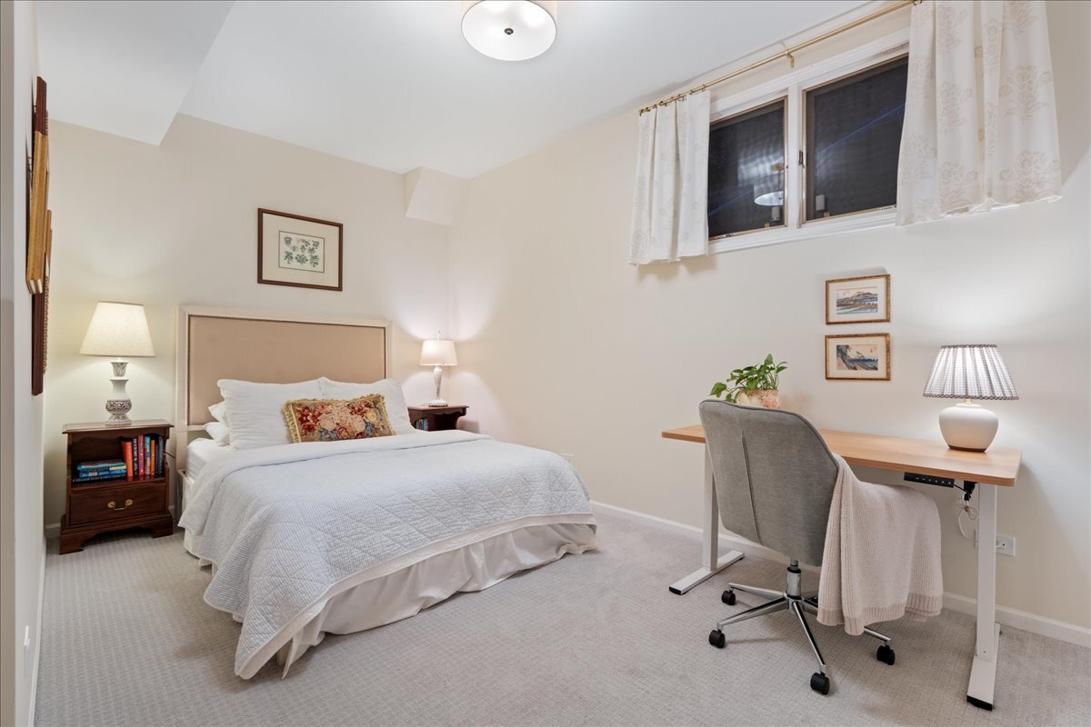 859 W Wrightwood Avenue Unit: 1