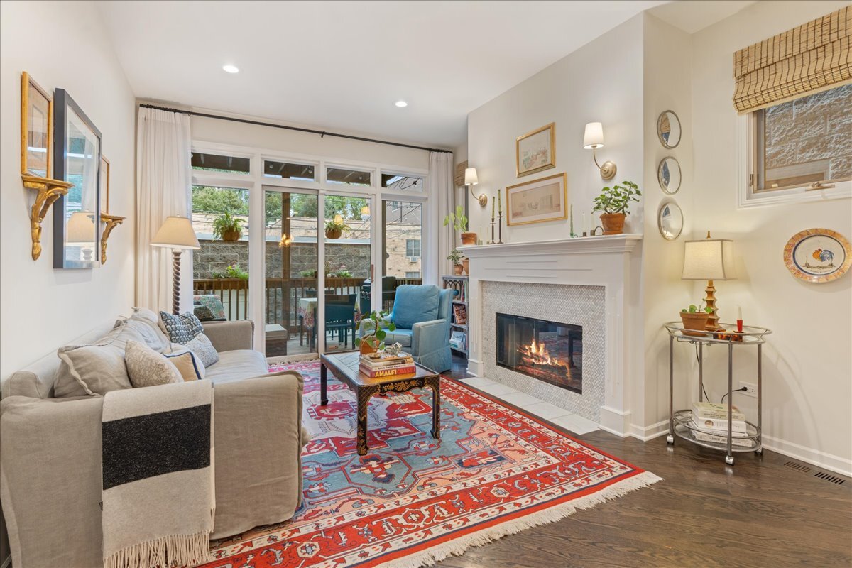 859 W Wrightwood Avenue Unit: 1