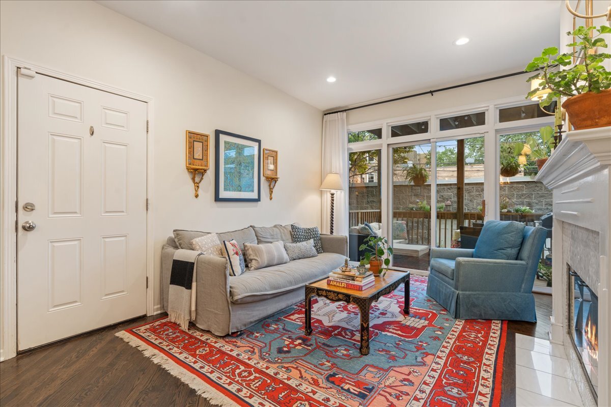 859 W Wrightwood Avenue Unit: 1