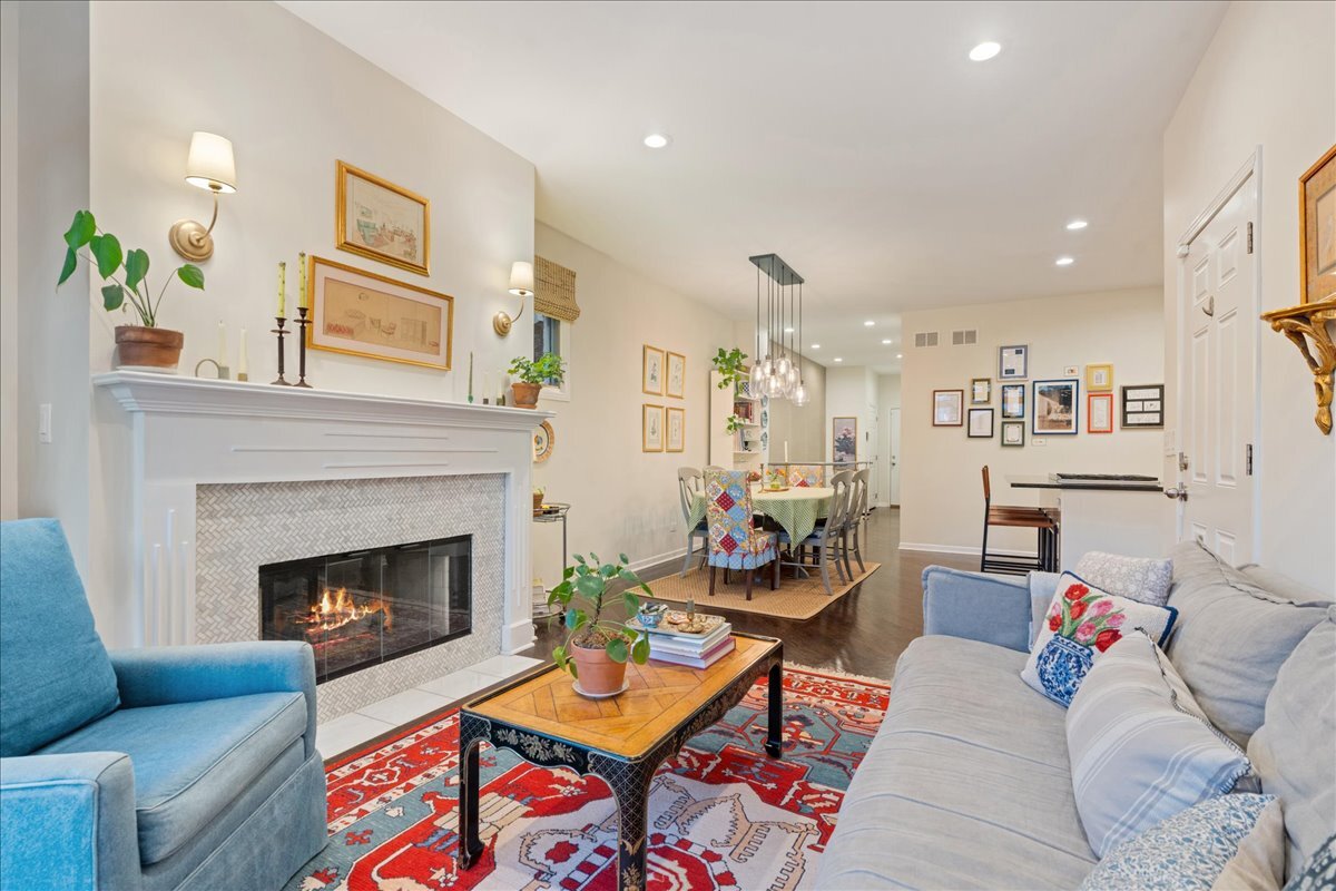 859 W Wrightwood Avenue Unit: 1