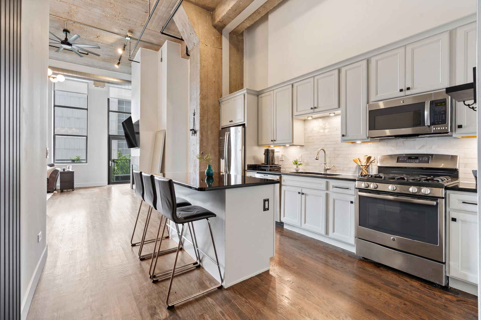 758 N Larrabee Street Unit: 319