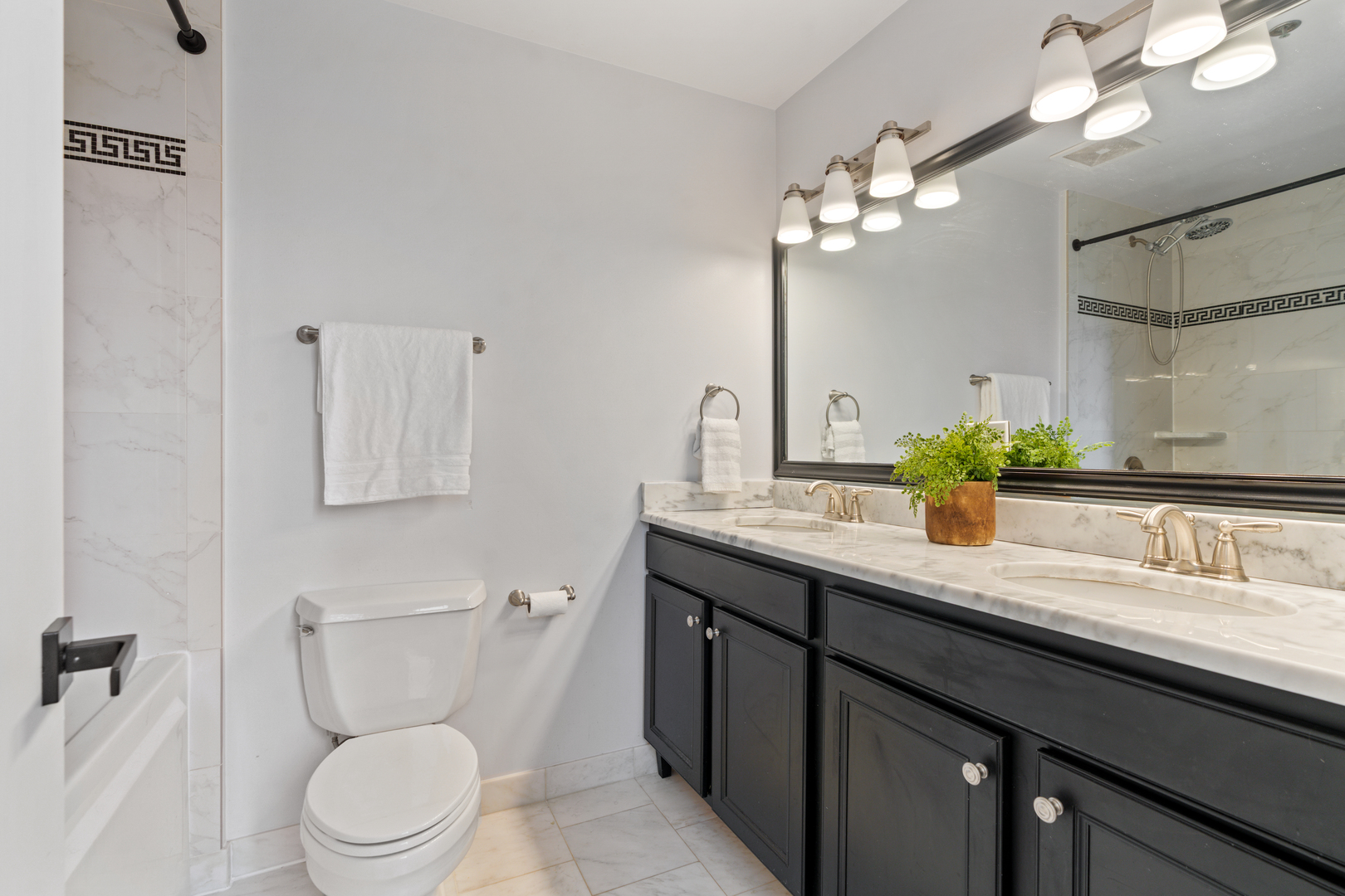 758 N Larrabee Street Unit: 319