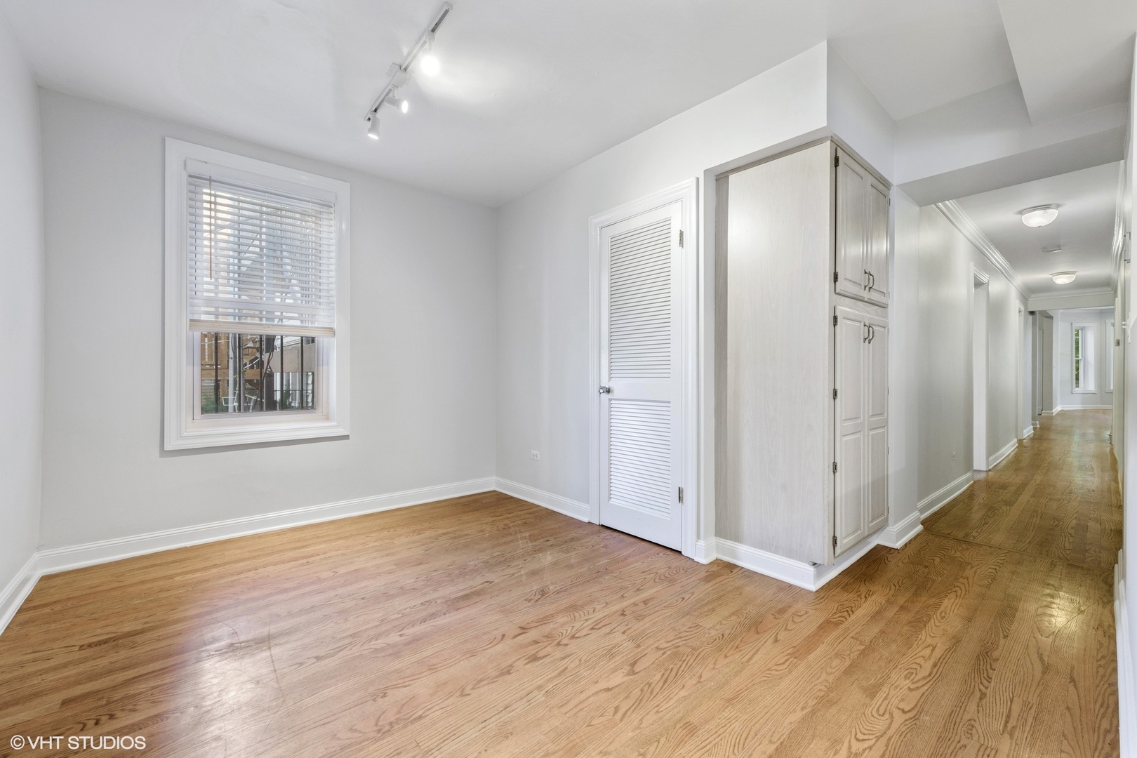862 W Newport Avenue Unit: 1