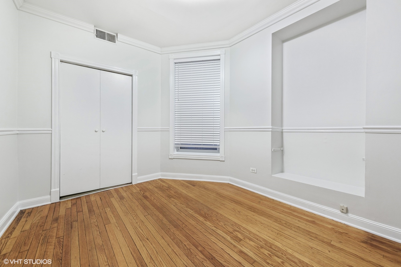 862 W Newport Avenue Unit: 1