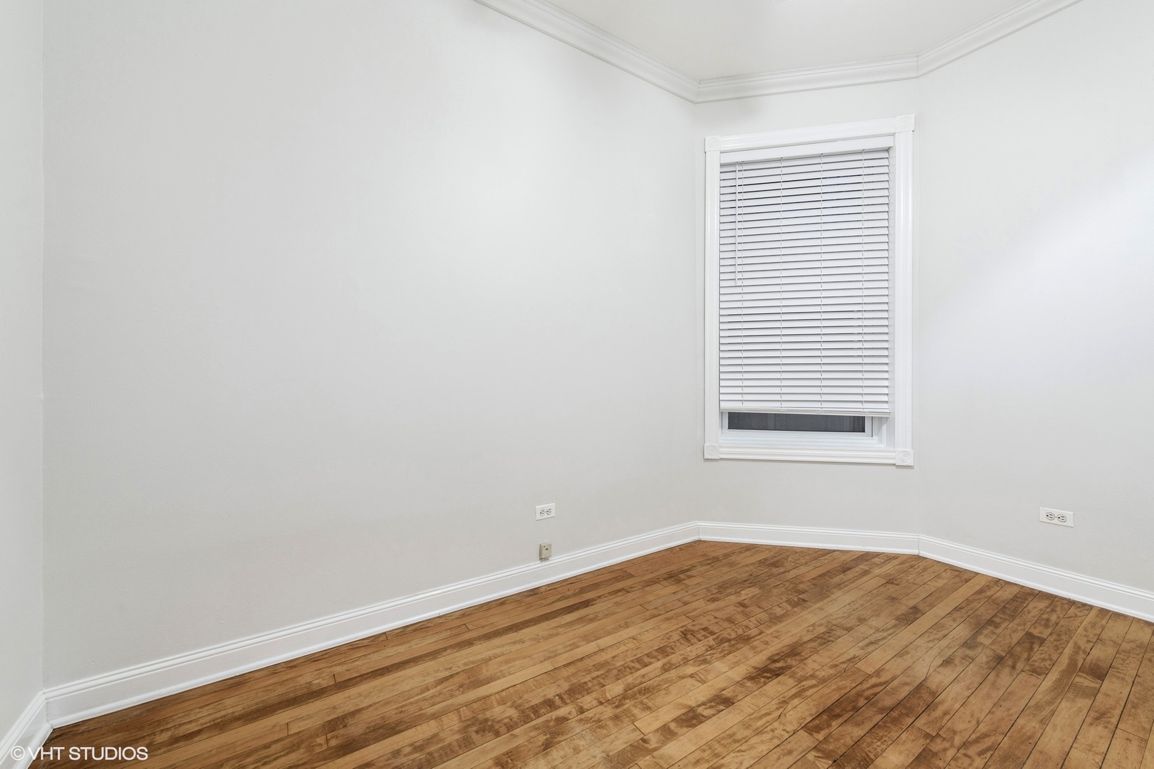 862 W Newport Avenue Unit: 1