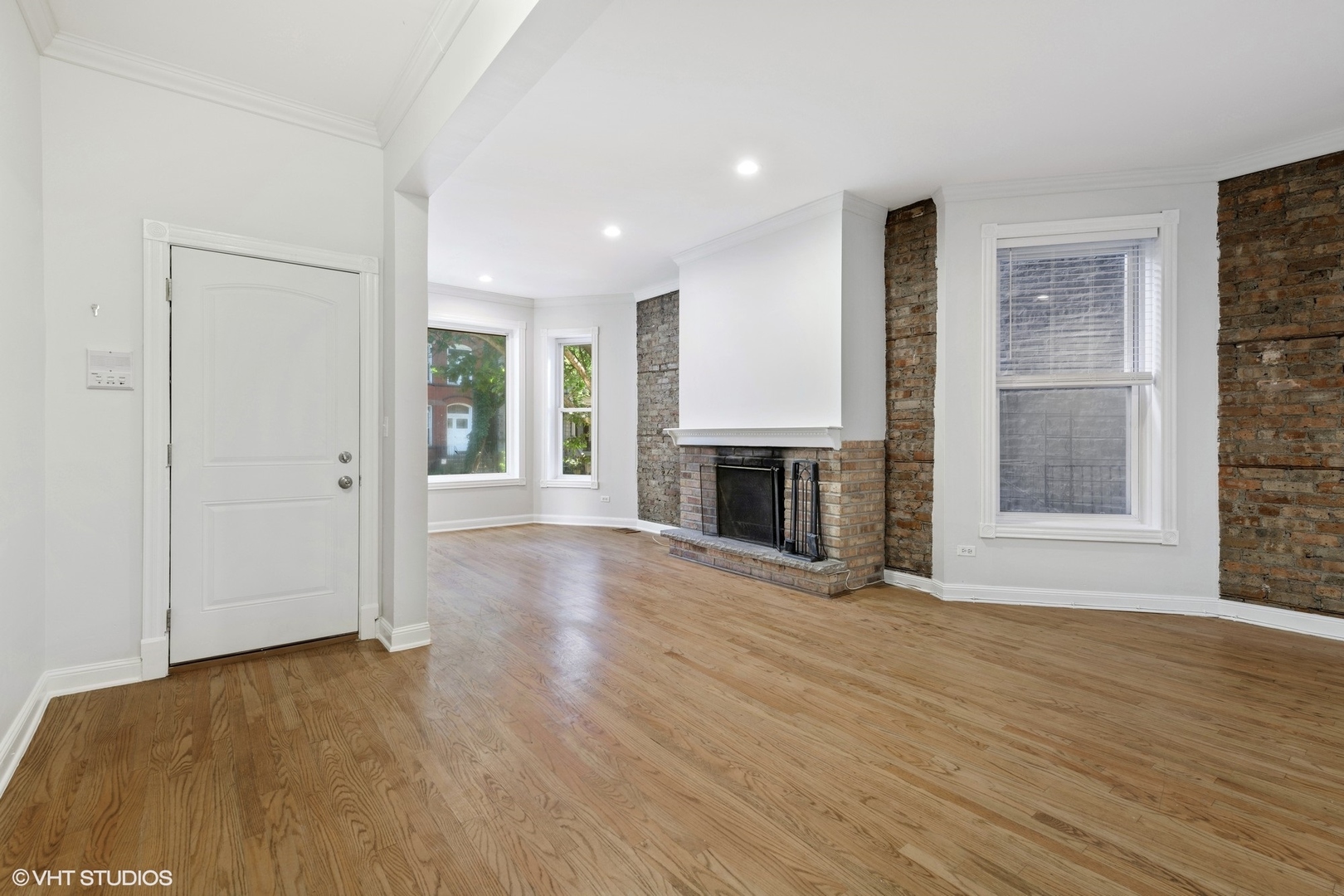 862 W Newport Avenue Unit: 1