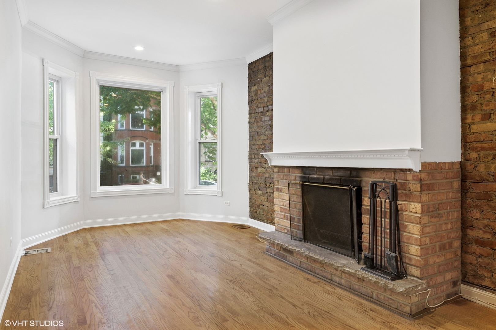 862 W Newport Avenue Unit: 1