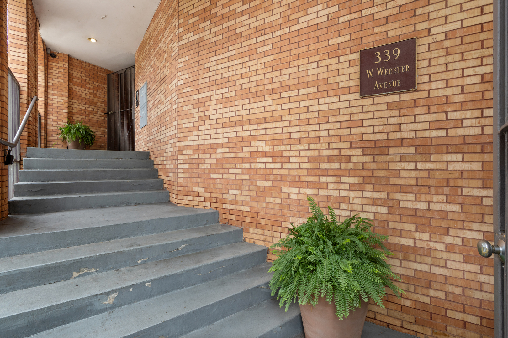 339 W Webster Avenue Unit: 1A