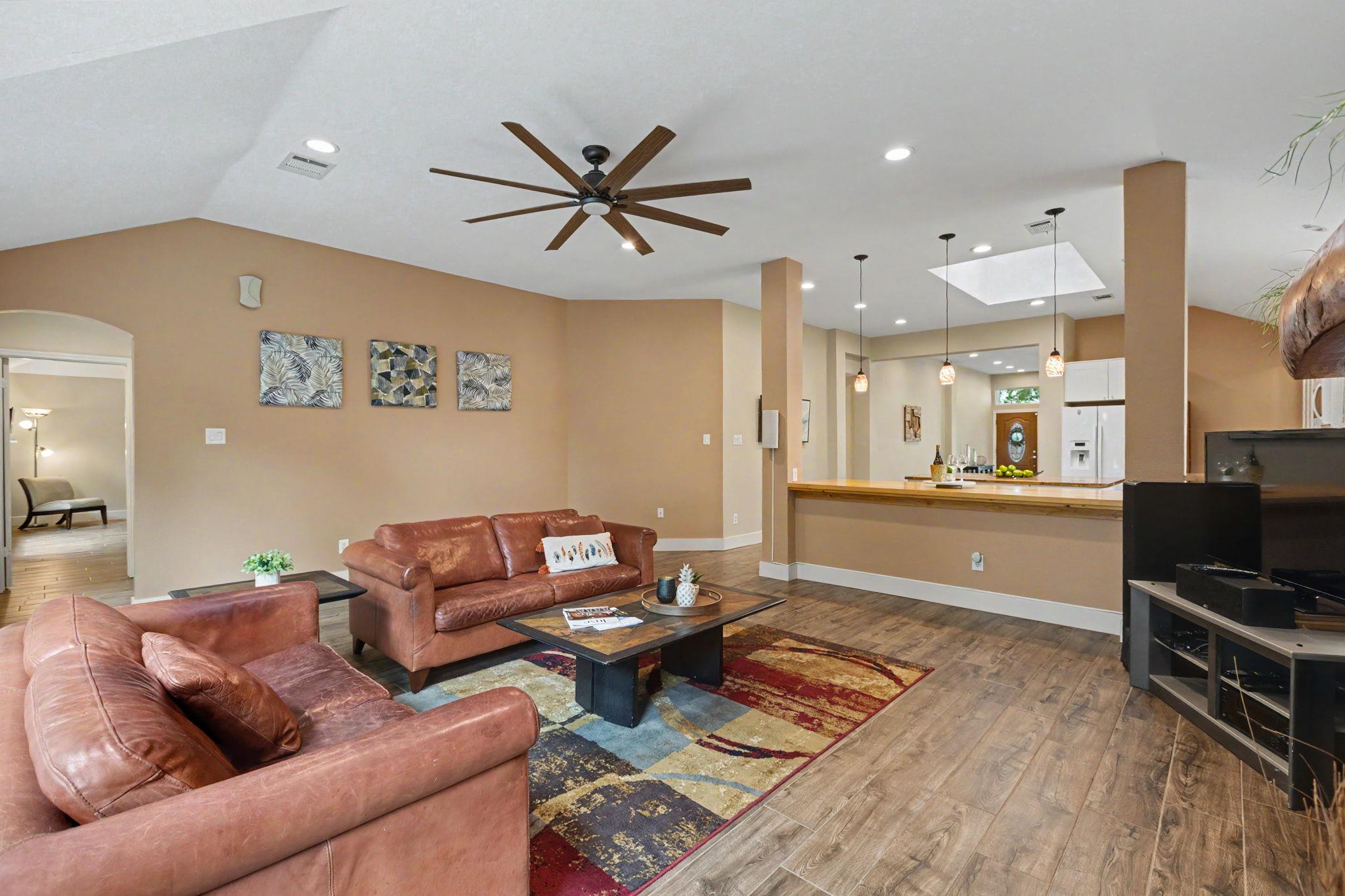 1909 Holly Hill DR