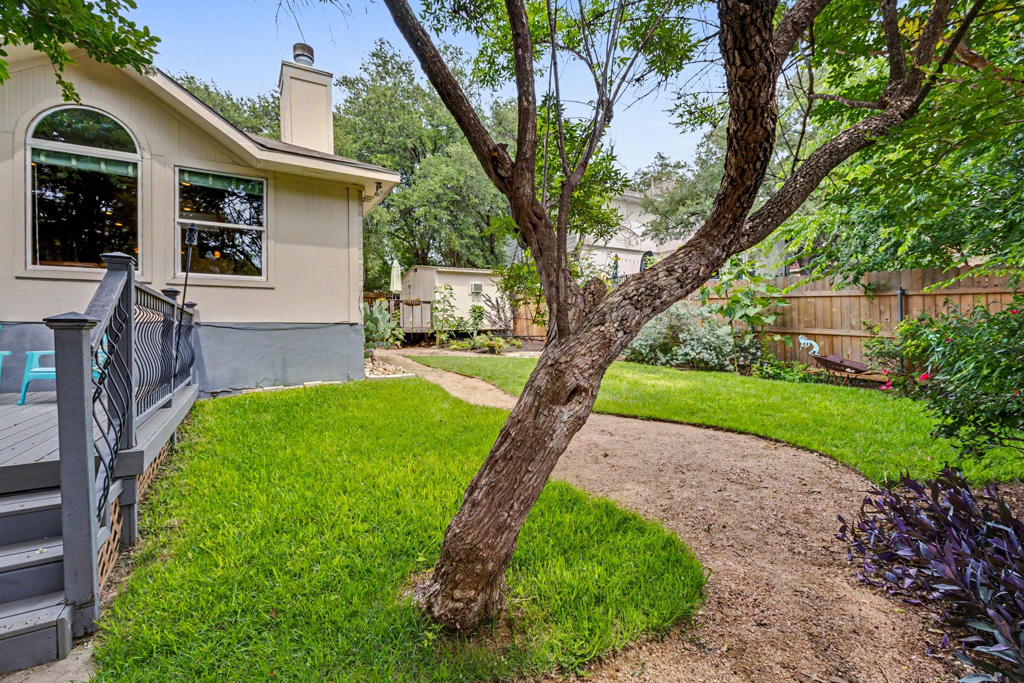 1909 Holly Hill DR