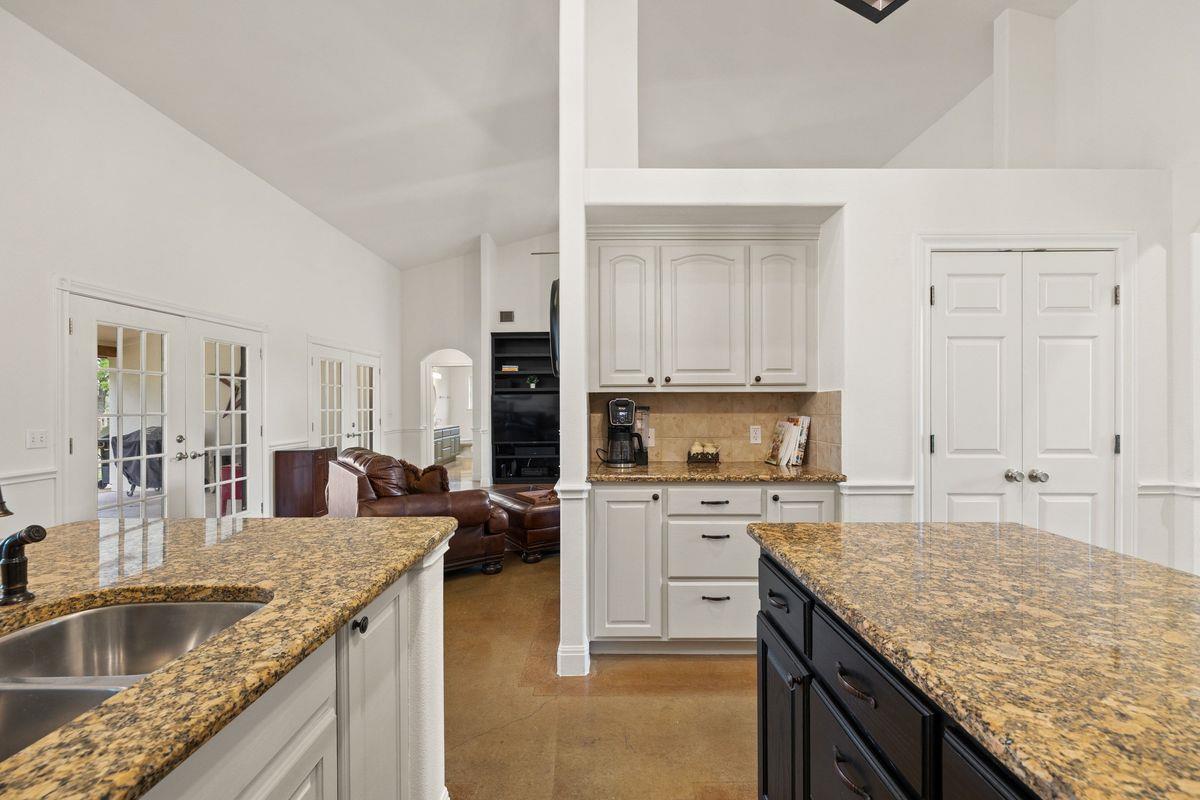 744 W Bartlett DR