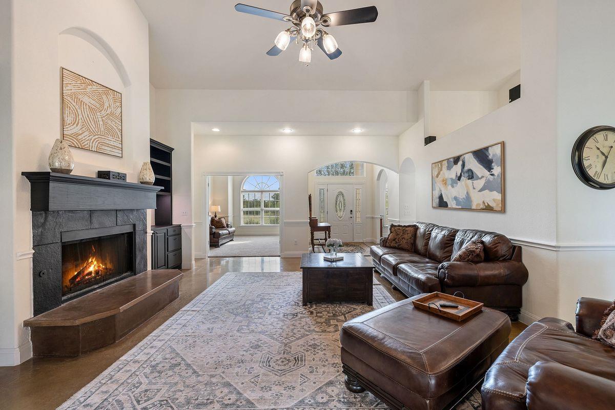 744 W Bartlett DR