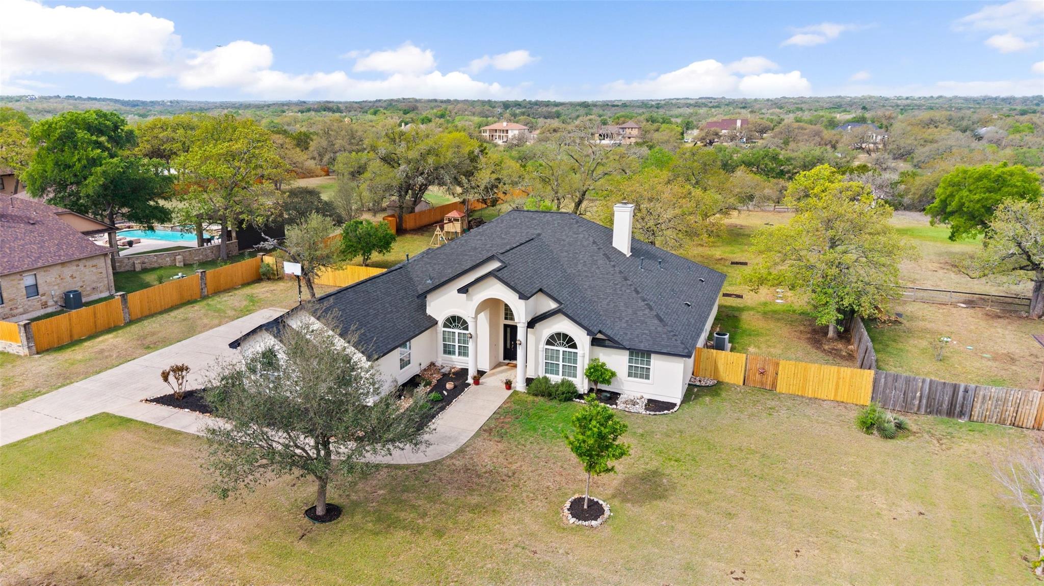 744 W Bartlett DR