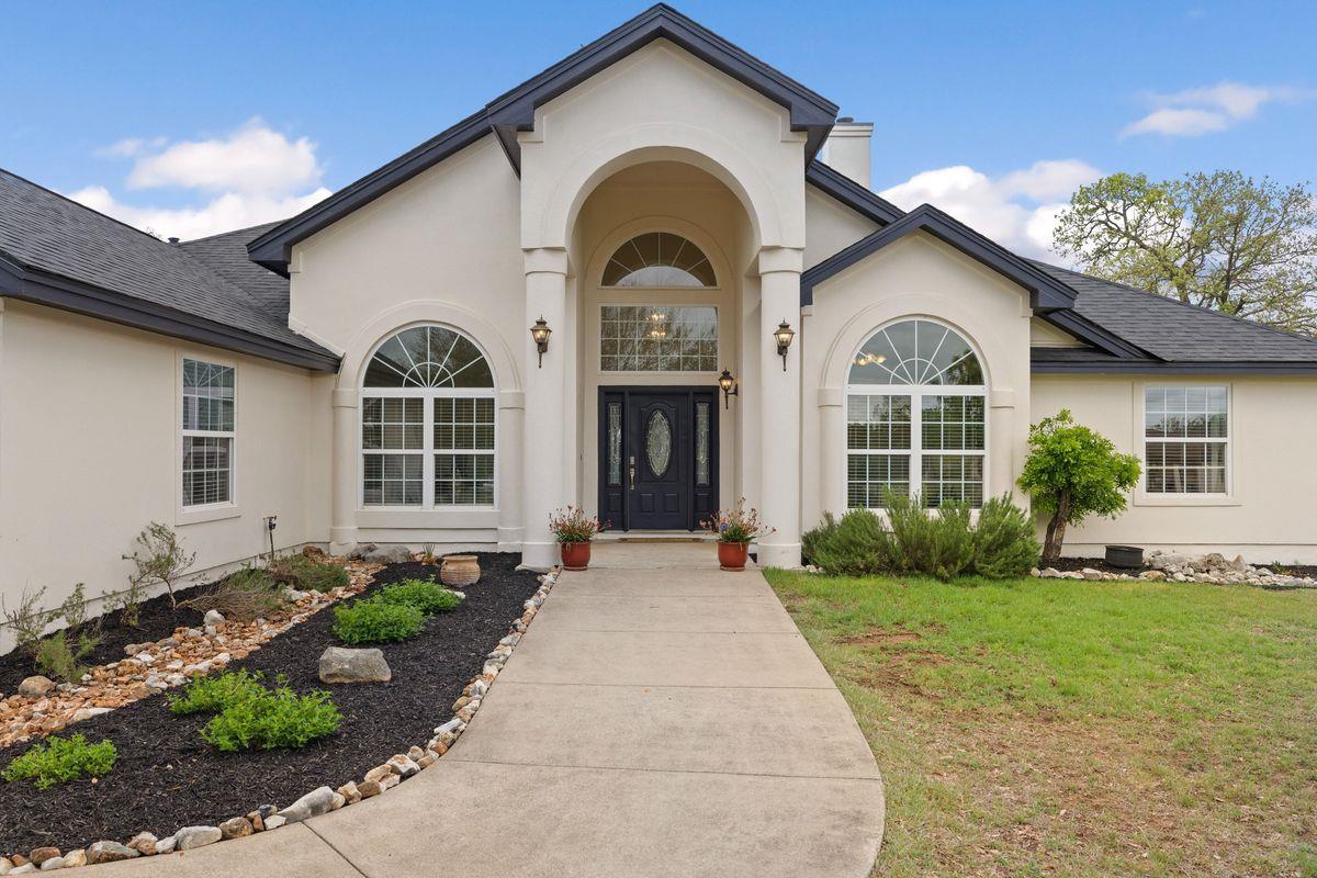 744 W Bartlett DR