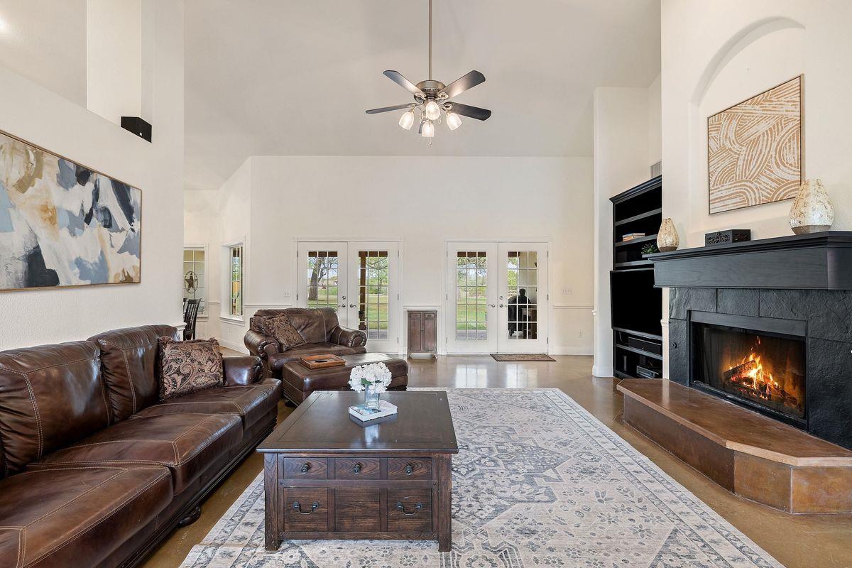 744 W Bartlett DR