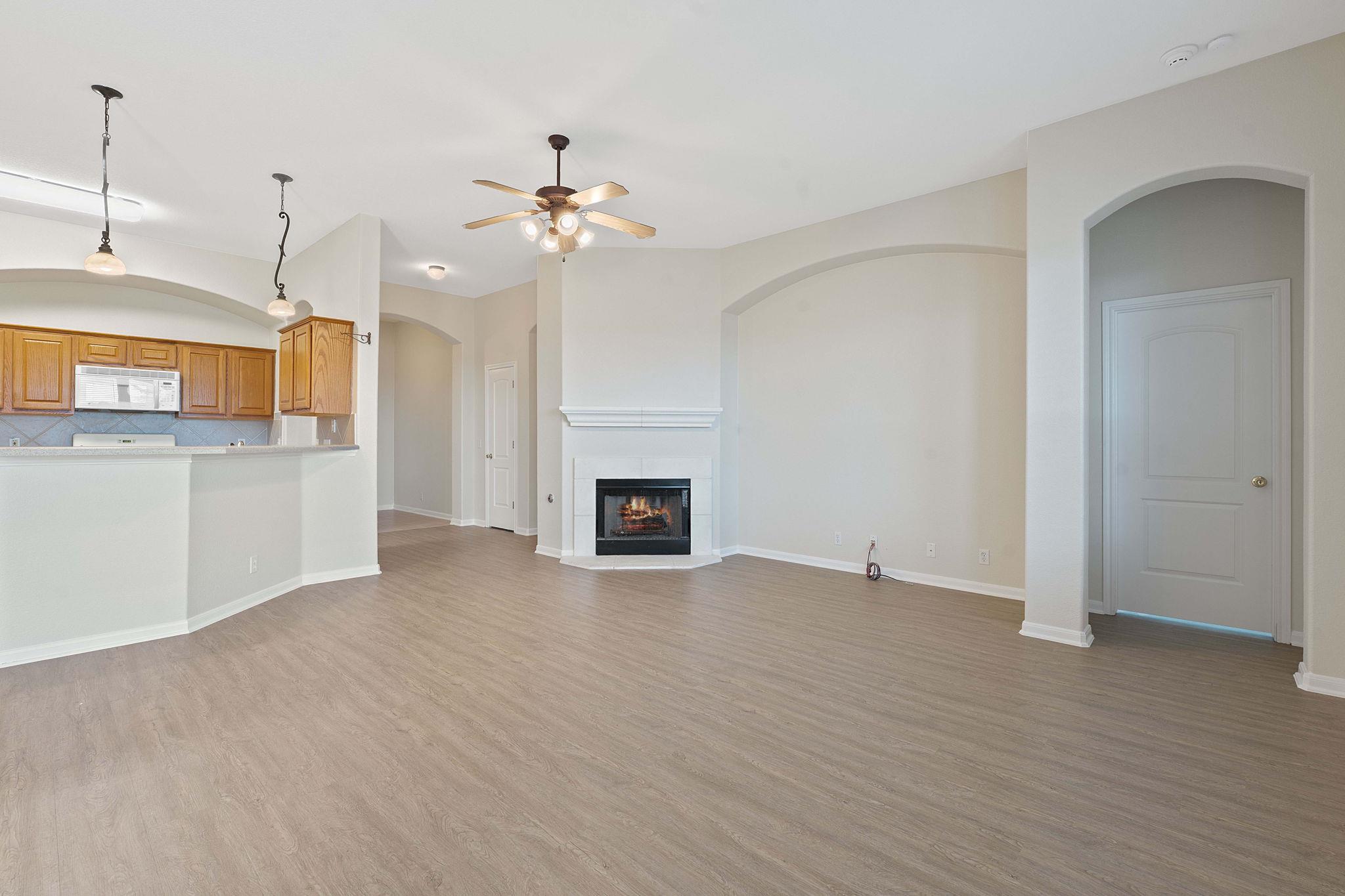 521 Manchester LN