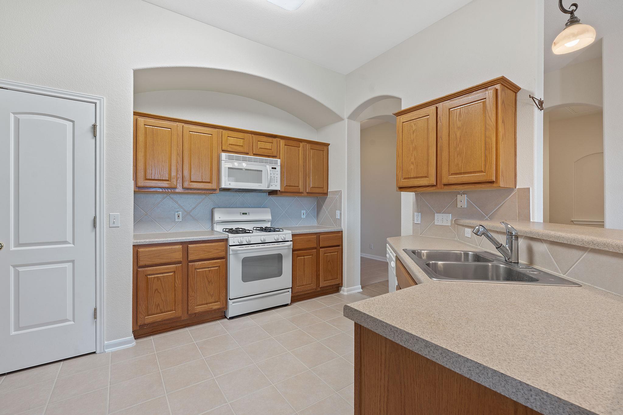 521 Manchester LN