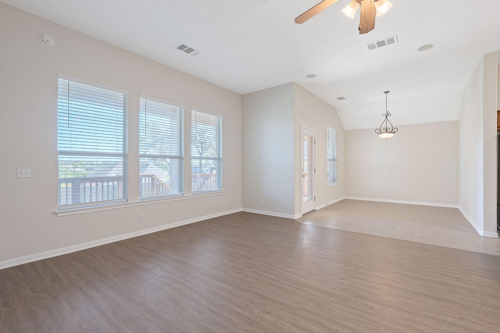 521 Manchester LN