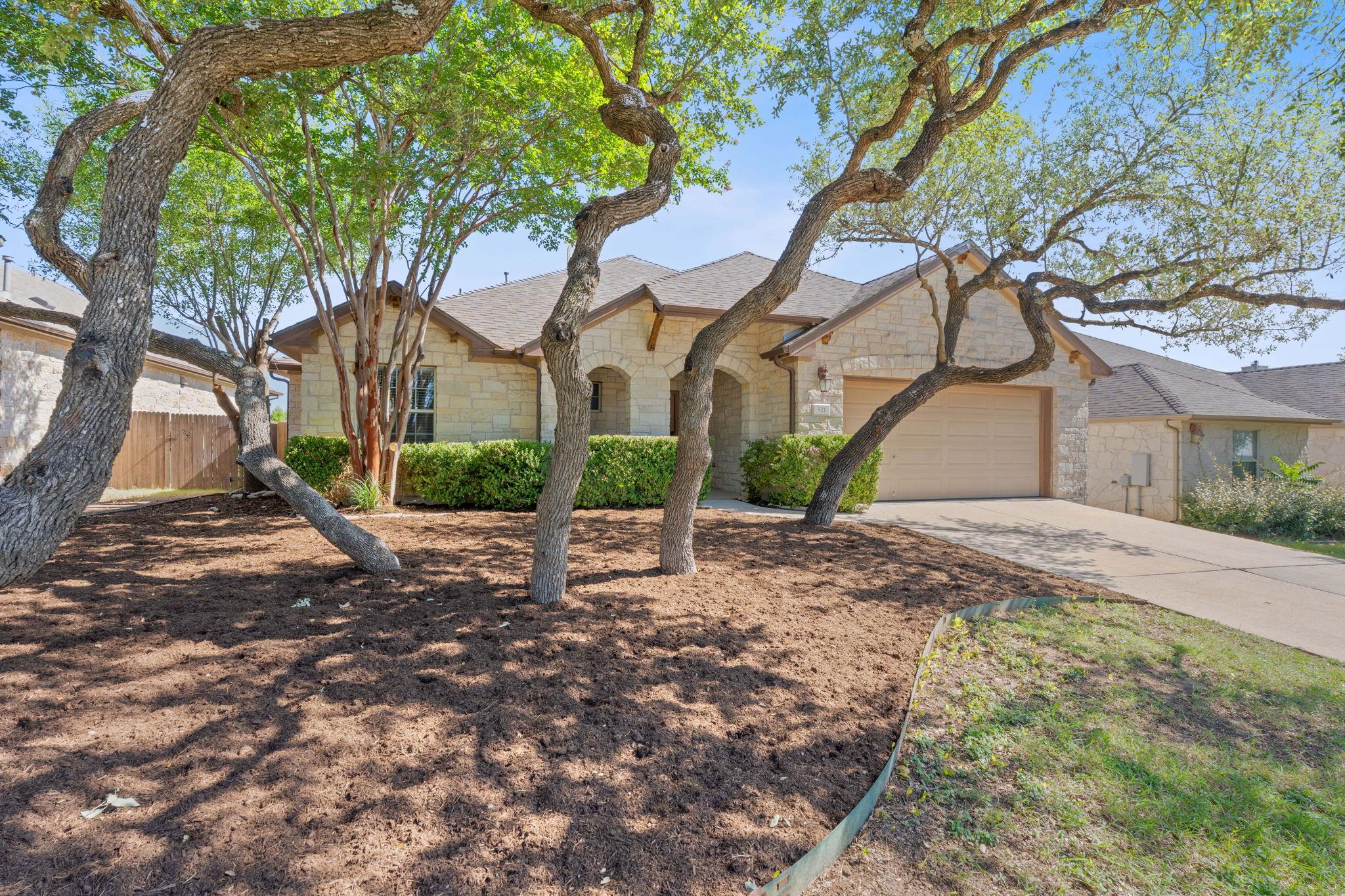 521 Manchester LN