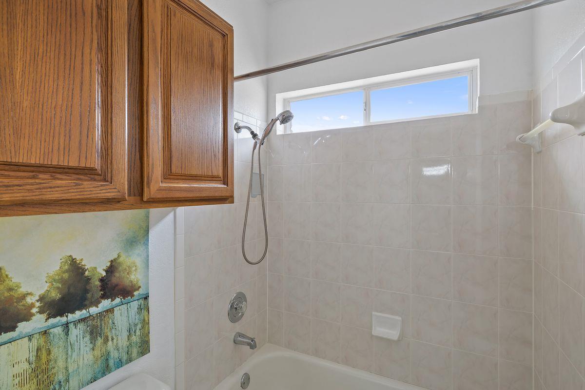 1015 Sunset Canyon DR N