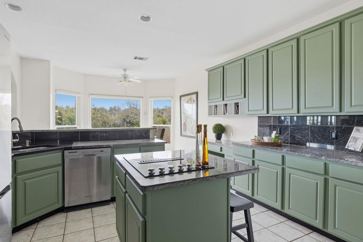 1015 Sunset Canyon DR N