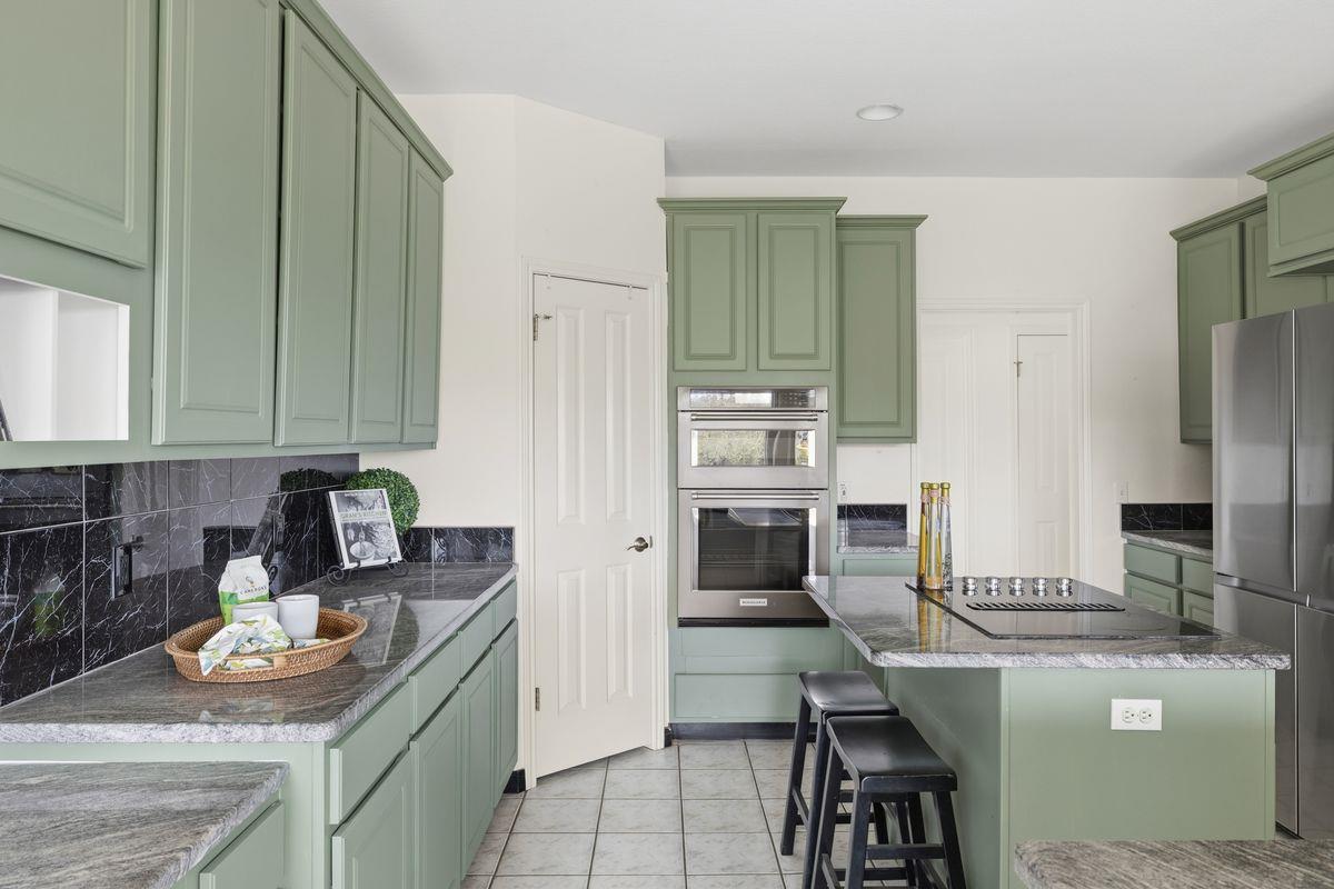 1015 Sunset Canyon DR N