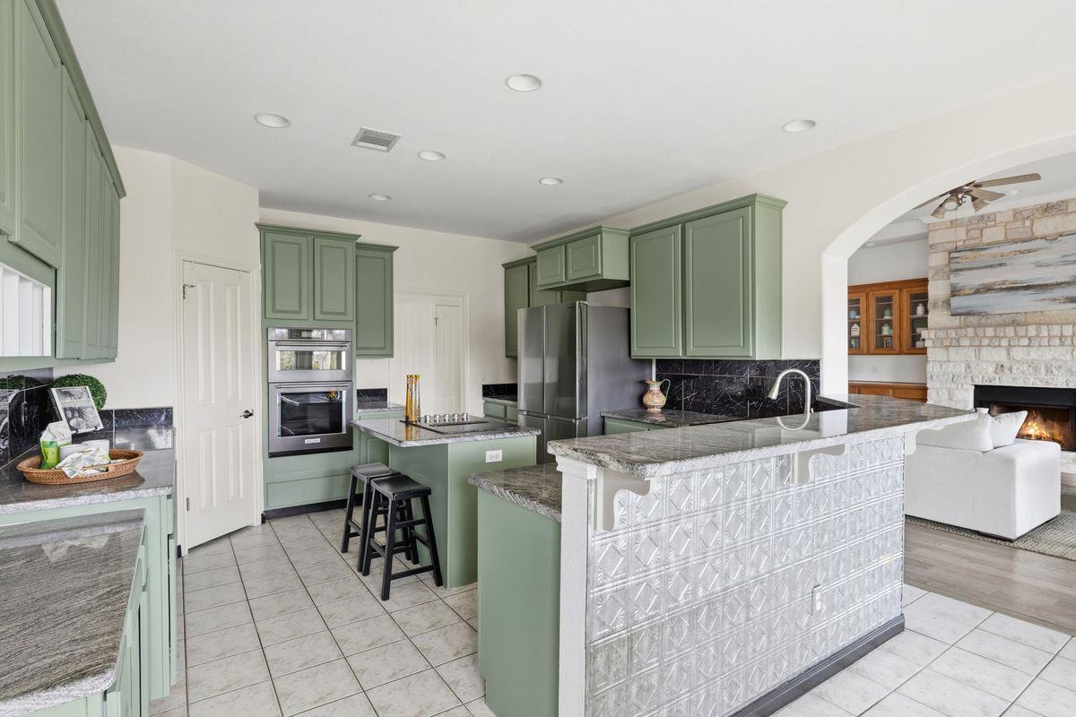 1015 Sunset Canyon DR N