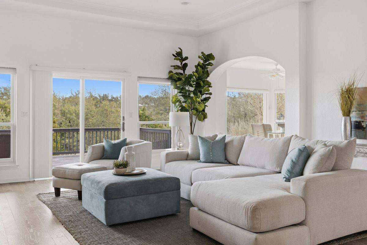 1015 Sunset Canyon DR N