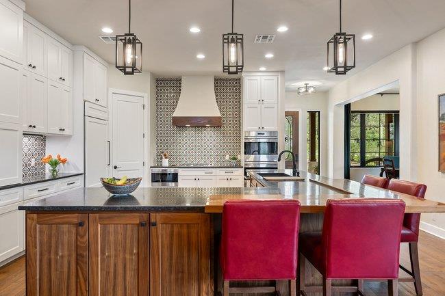 8400 Blazyk DR