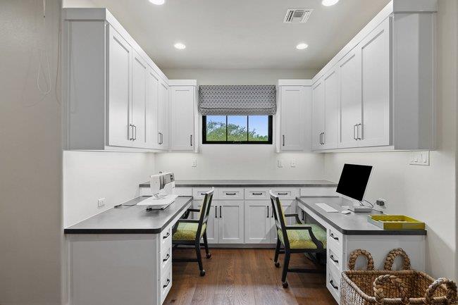 8400 Blazyk DR