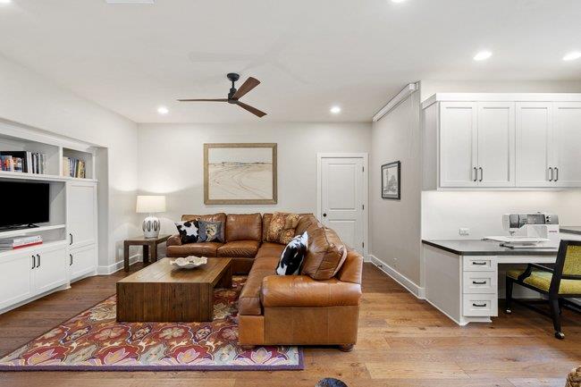 8400 Blazyk DR