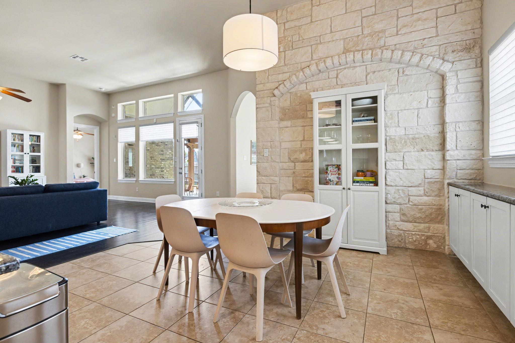 549 Clear Springs HOLW