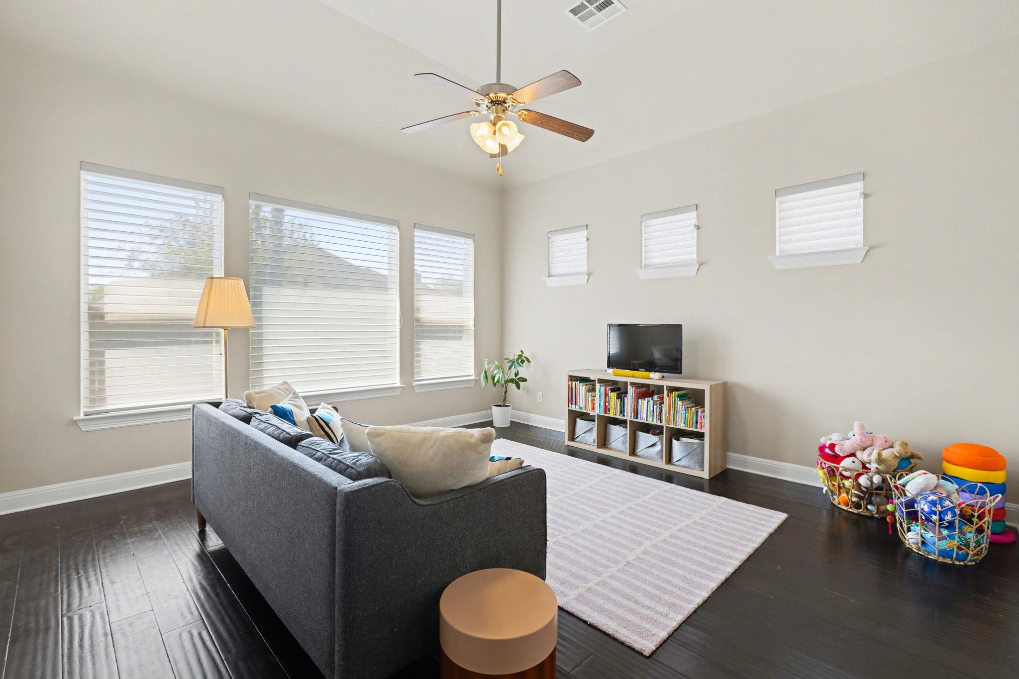 549 Clear Springs HOLW