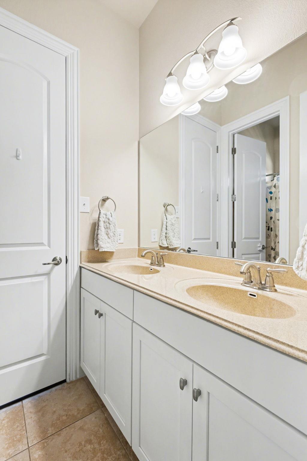 549 Clear Springs HOLW