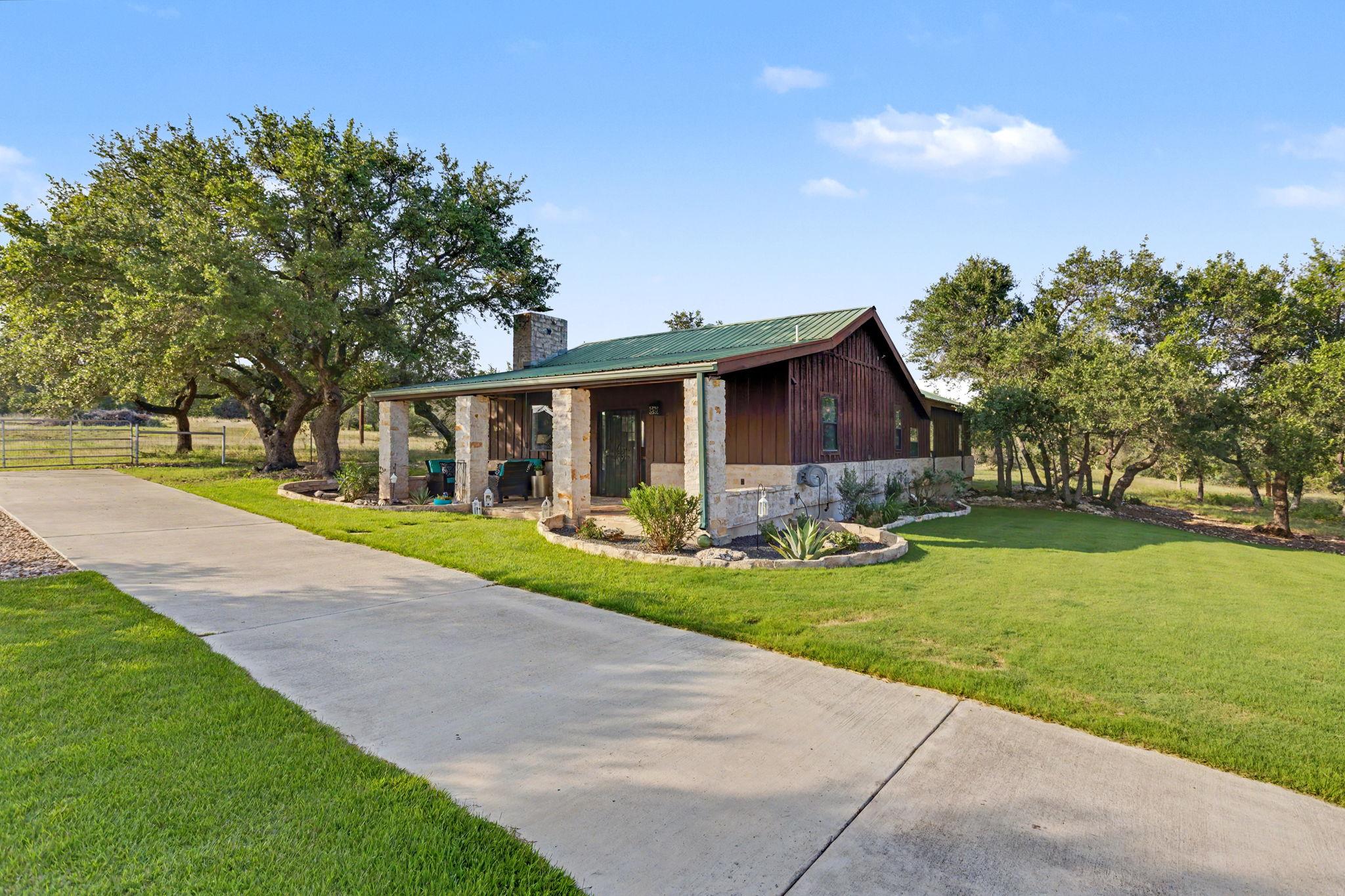 2200 W Fitzhugh RD