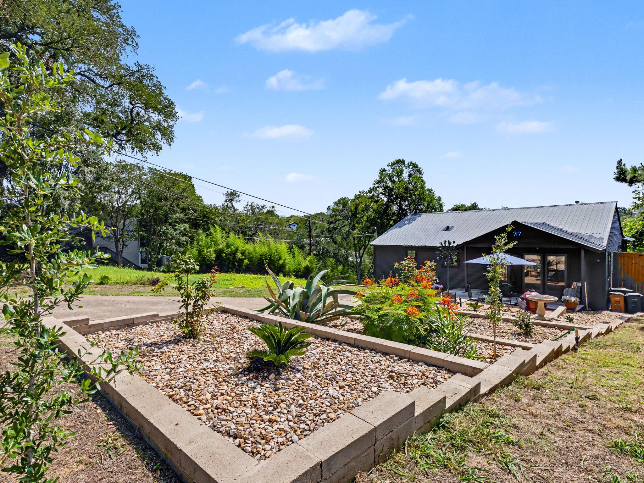 717 Brownlee CIR