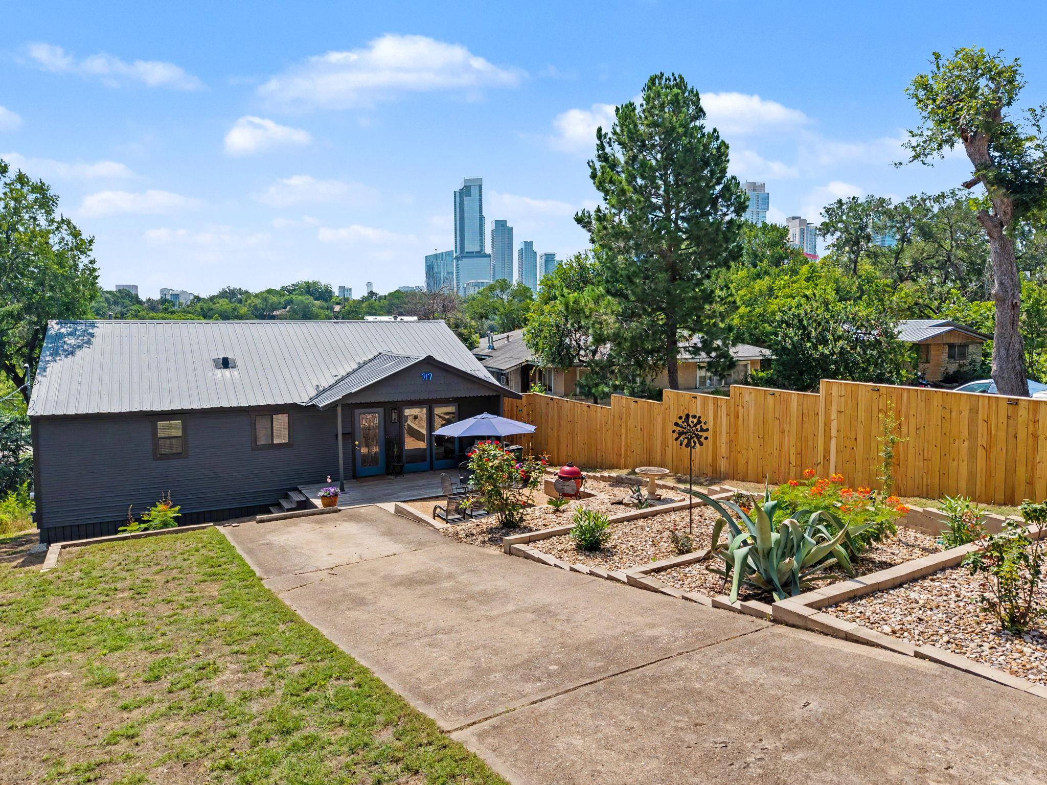 717 Brownlee CIR