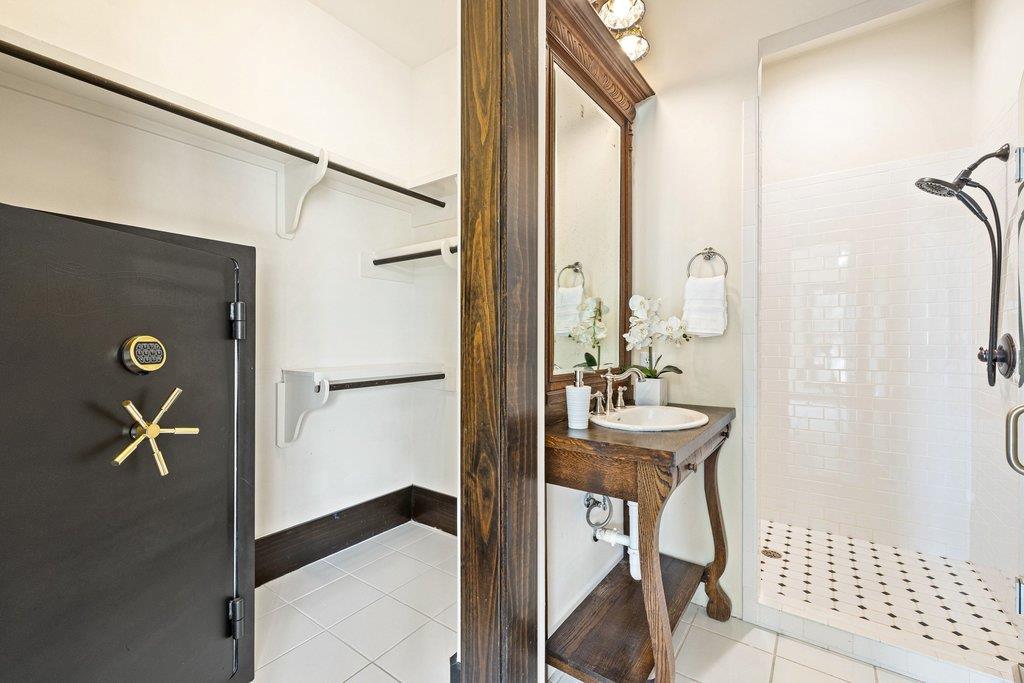 167 Vincas Shadow CT