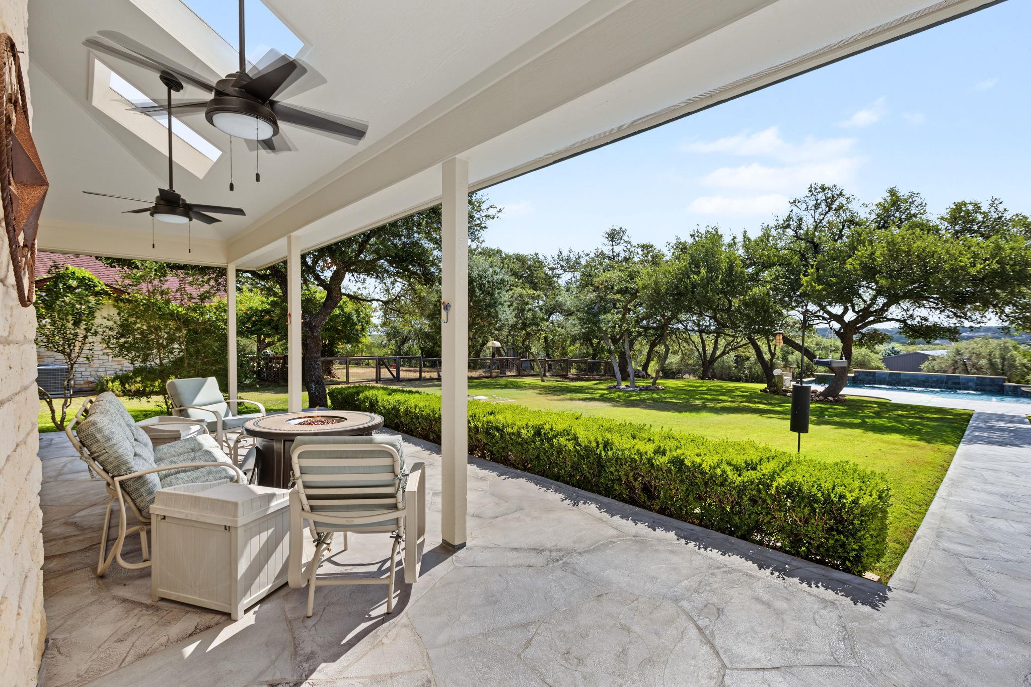 607 Bending Oak DR
