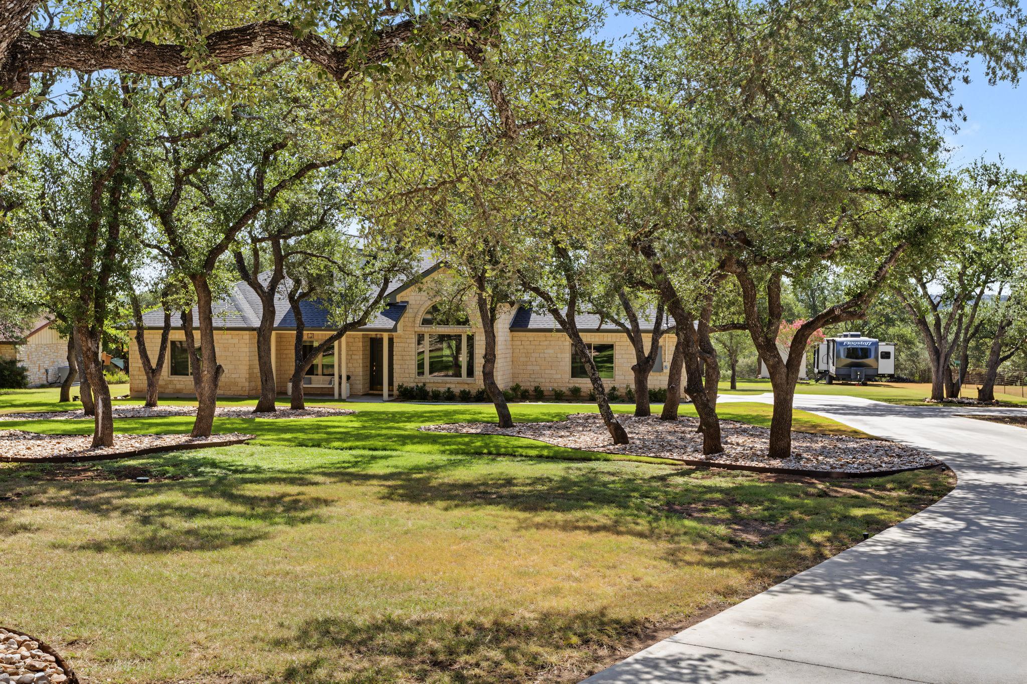 607 Bending Oak DR