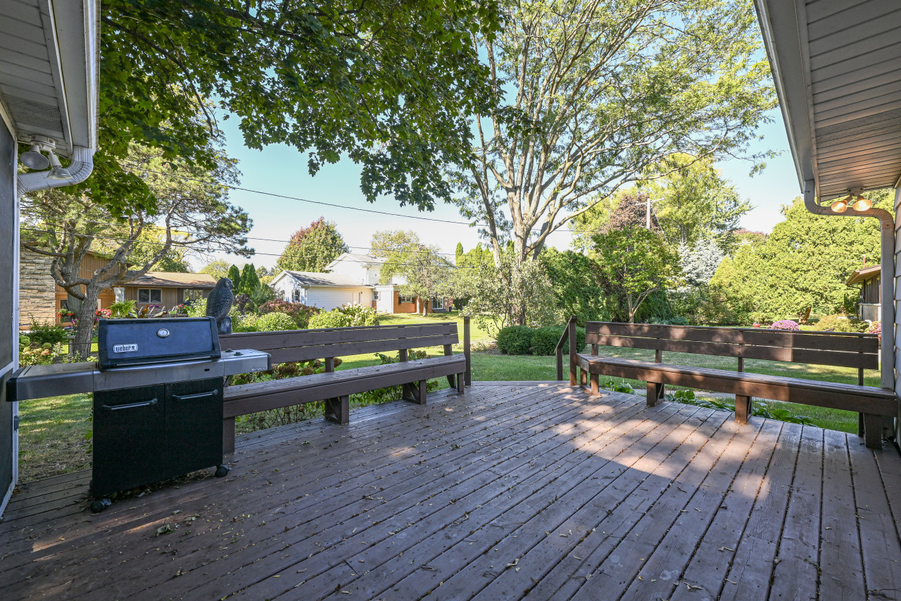 8615 N Greenvale Rd